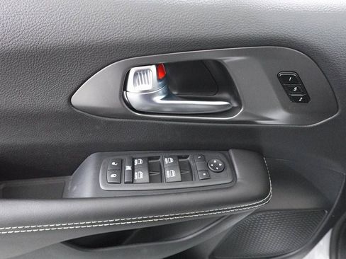New 2026 Chrysler Pacifica Select w/ S Appearance Package FWD image 11