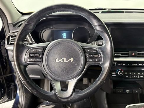 Used 2022 Kia Niro EX Premium image 22