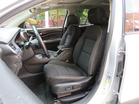 Used 2017 GMC Acadia SLE w/ Driver Alert Package I image 9