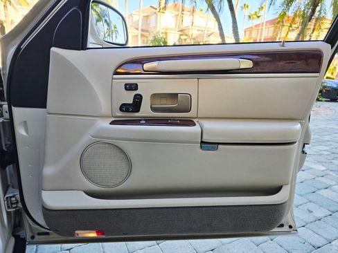 Used 2003 Lincoln Town Car Cartier image 99
