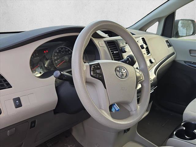 Used 2011 Toyota Sienna LE w/ Towing Pkg FWD image 15