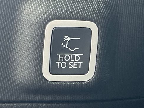 New 2025 Jeep Grand Cherokee Laredo X w/ Luxury Tech Group I image 29