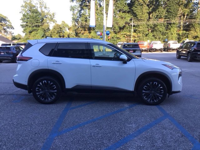 Used 2025 Nissan Rogue SL w/ Tech Package AWD/4WD image 4