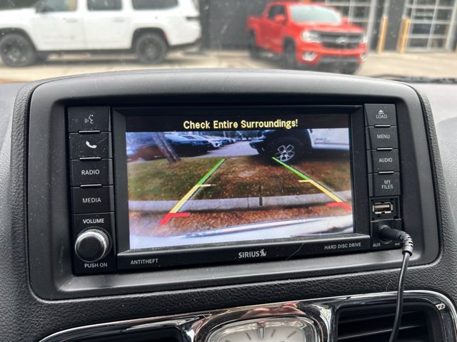 Used 2016 Chrysler Town & Country Touring-L FWD image 19