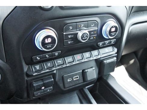 Used 2023 GMC Sierra 3500 Denali w/ Denali Ultimate Package AWD/4WD image 25