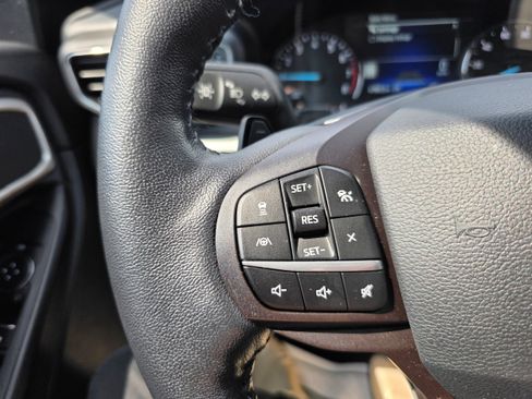 Used 2020 Ford Explorer XLT w/ Equipment Group 202A image 15