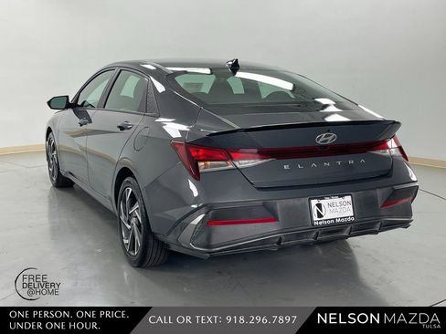 Used 2025 Hyundai Elantra Sport image 8