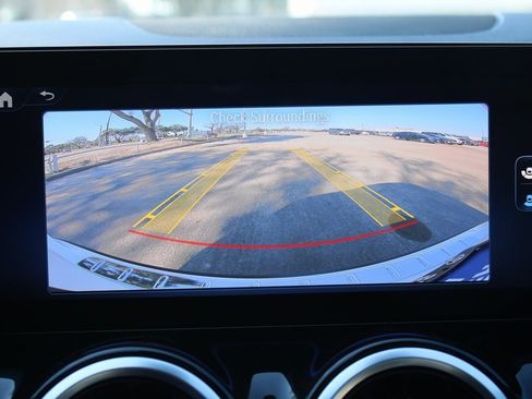 Used 2025 Mercedes-Benz GLA 250 4MATIC image 17