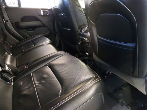 Used 2020 Jeep Gladiator Overland image 11