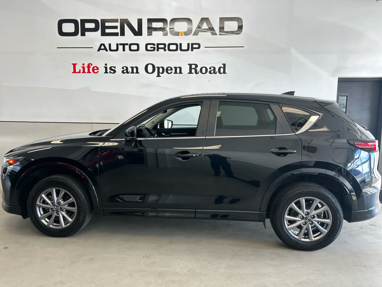 Certified 2024 MAZDA CX-5 AWD 2.5 S w/ Preferred Package image 3