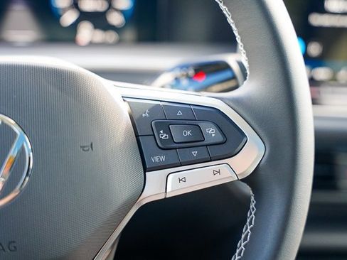 New 2025 Volkswagen Tiguan SE image 12