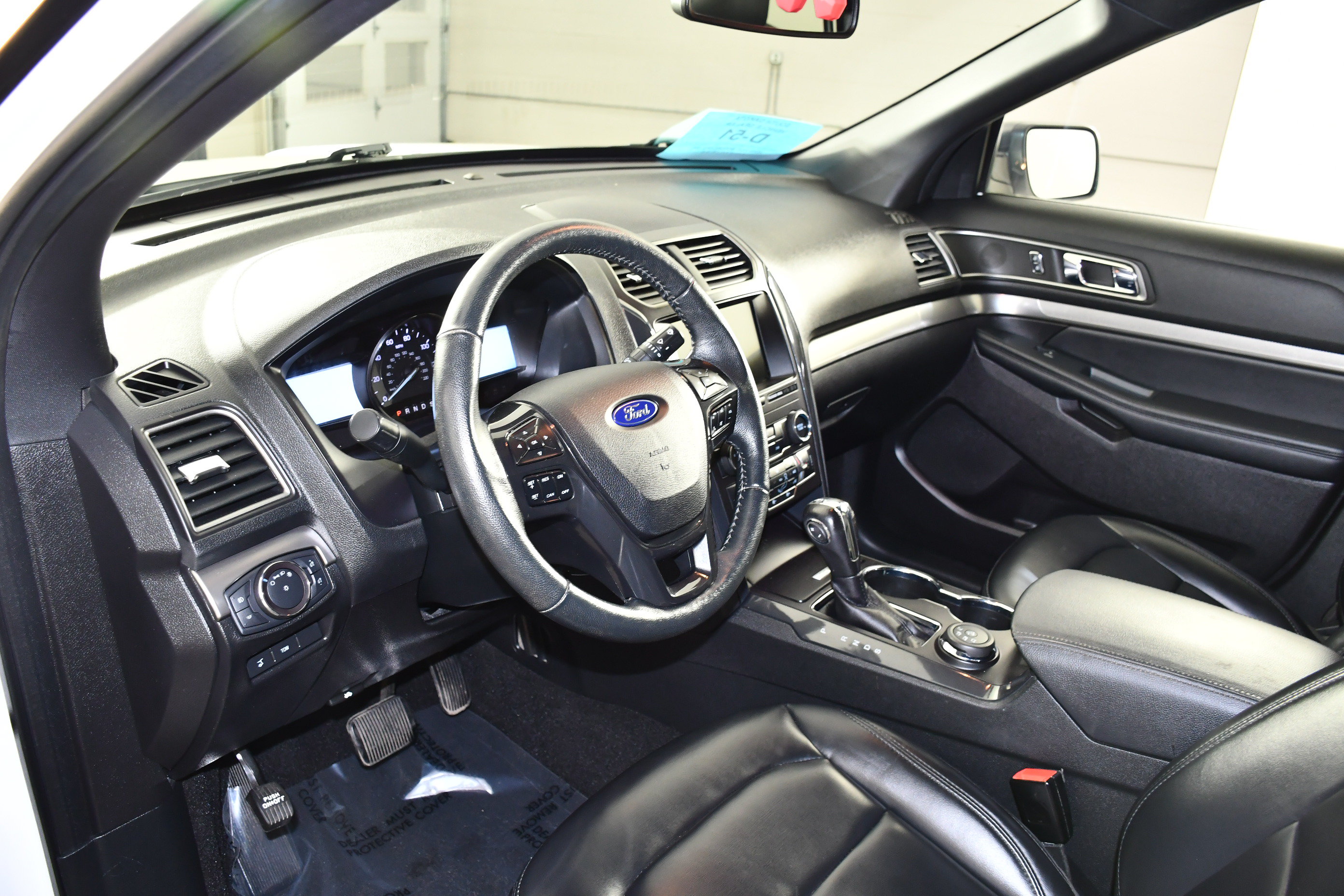 Used 2019 Ford Explorer XLT w/ Equipment Group 202A AWD/4WD image 2