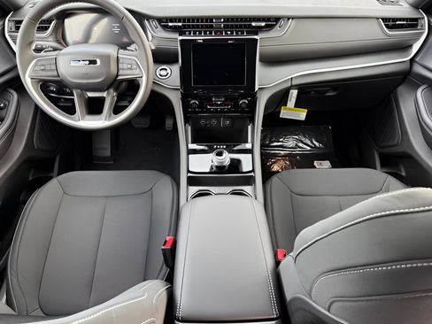 New 2025 Jeep Grand Cherokee Laredo X image 14
