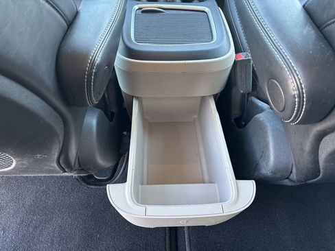 Used 2024 Chrysler Pacifica Touring-L FWD image 34