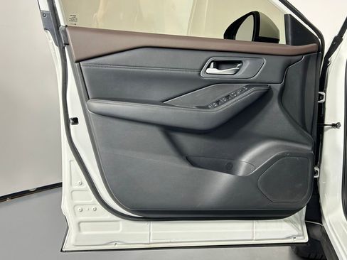 Used 2023 Nissan Rogue SV w/ SV Premium Package image 32