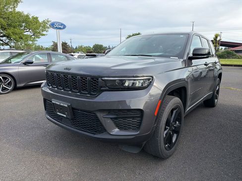 Used 2023 Jeep Grand Cherokee Altitude AWD/4WD image 1
