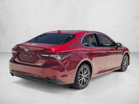 Used 2022 Toyota Camry XLE image 4