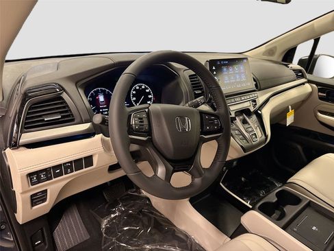 New 2026 Honda Odyssey Touring image 9