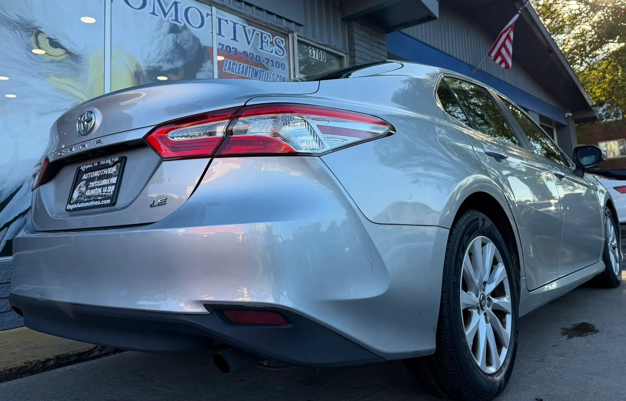 Used 2018 Toyota Camry LE FWD image 3