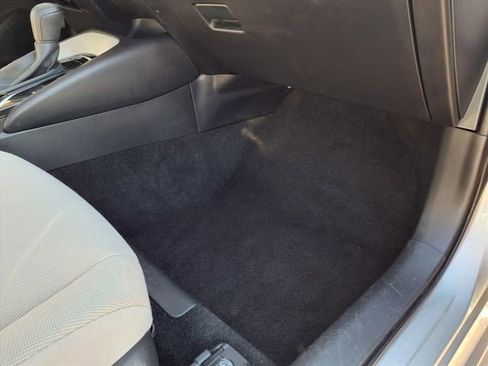 Used 2022 Toyota Corolla LE image 88