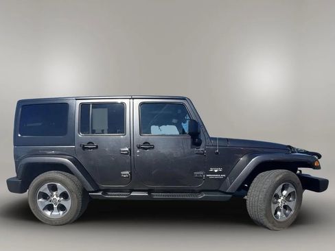 Used 2017 Jeep Wrangler Unlimited Sahara w/ Dual Top Group image 8