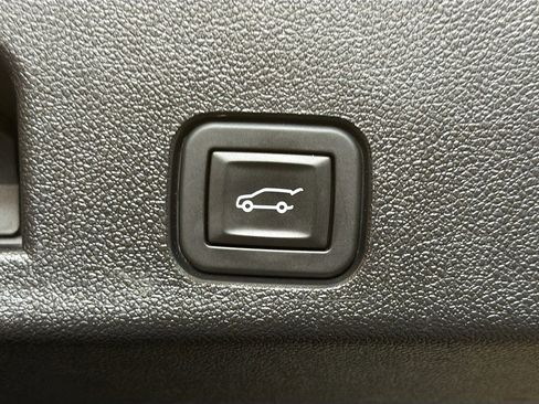 Used 2025 Chevrolet Traverse LT AWD/4WD image 30