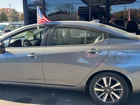 Used 2021 Nissan Versa SV image 5