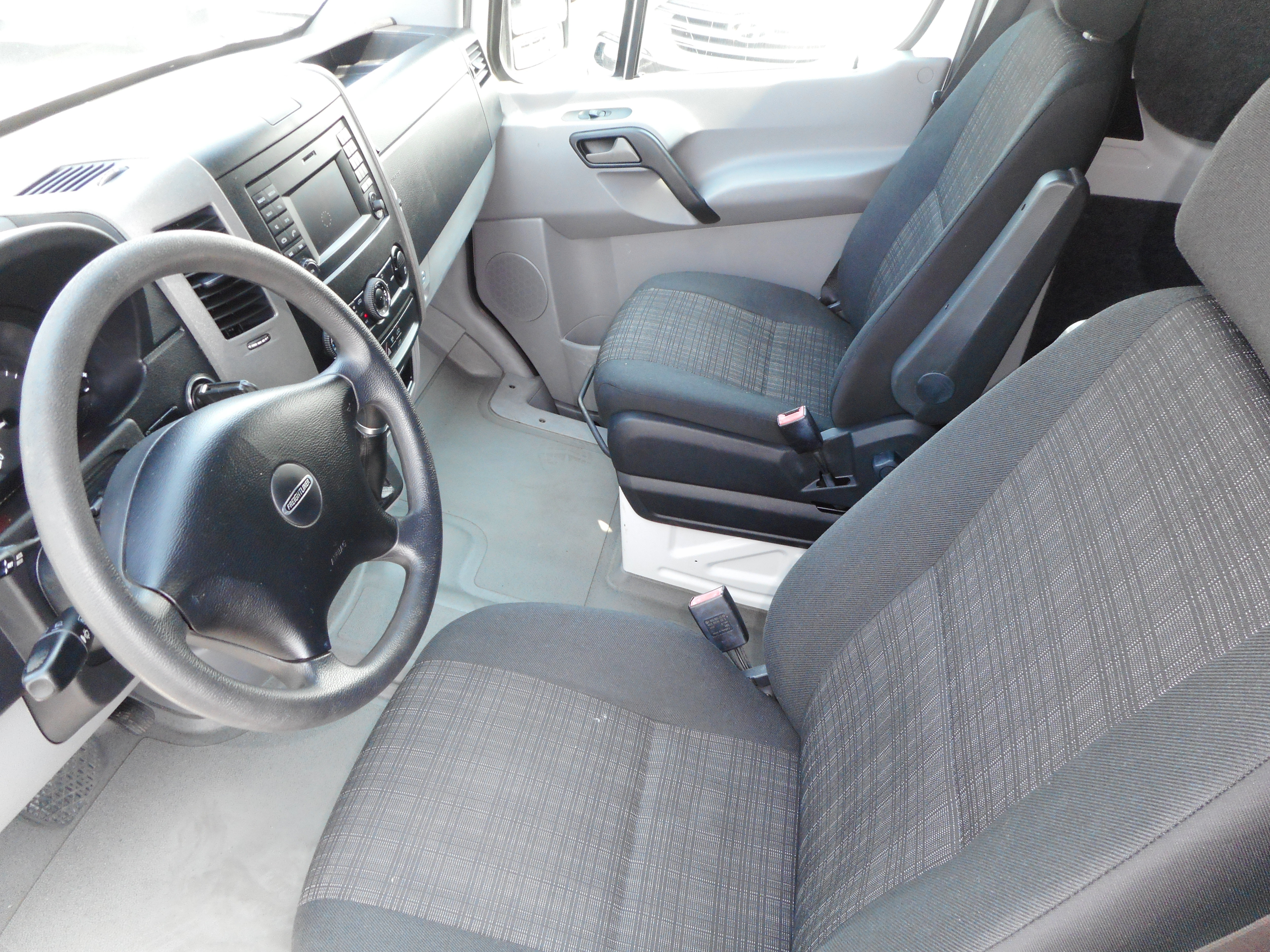 Used 2014 Freightliner Sprinter 2500 RWD image 11