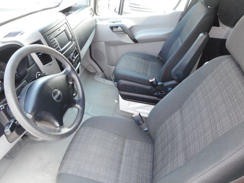 Used 2014 Freightliner Sprinter 2500 RWD image 11