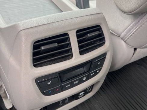 Used 2019 Honda Pilot Touring image 11