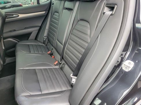 Used 2022 Alfa Romeo Stelvio Veloce image 11