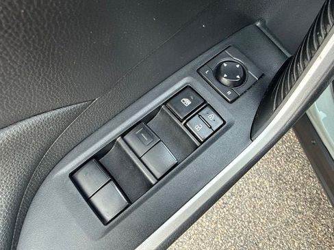Used 2021 Toyota RAV4 XLE AWD/4WD image 23