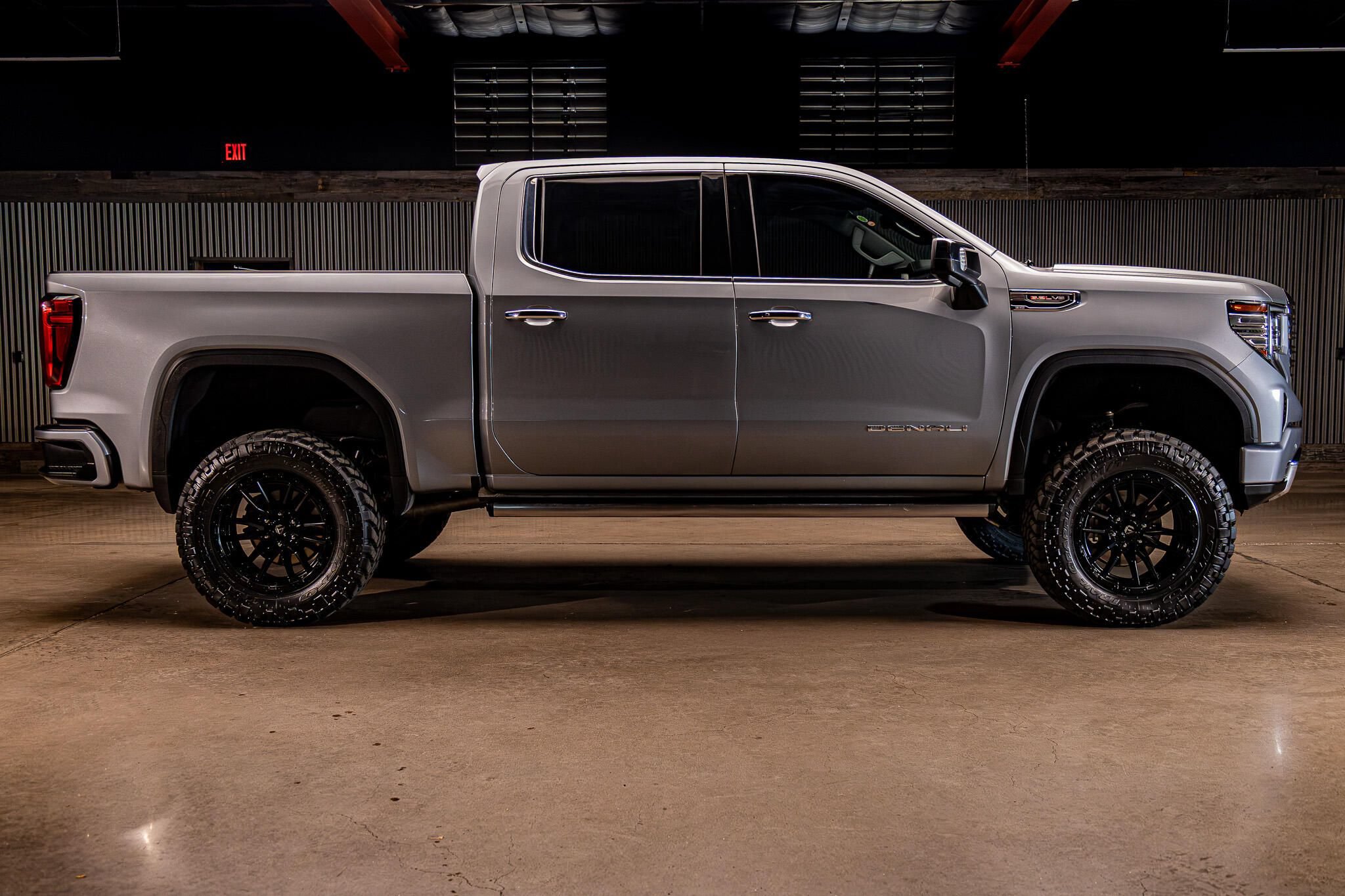 Used 2025 GMC Sierra 1500 Denali w/ Denali Reserve Package AWD/4WD image 11