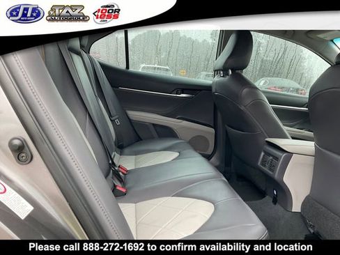 Used 2018 Toyota Camry XLE image 12