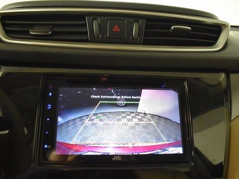 Used 2015 Nissan Rogue SV image 21