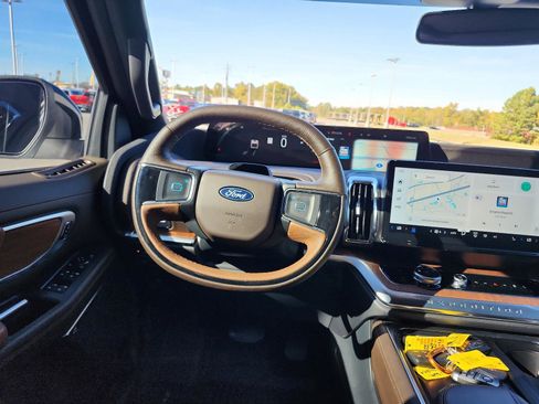 Used 2025 Ford Expedition Max King Ranch image 17