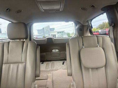 Used 2015 Chrysler Town & Country Touring w/ Driver Convenience Group FWD image 12