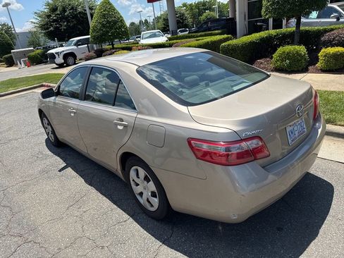 Used 2009 Toyota Camry LE FWD image 4