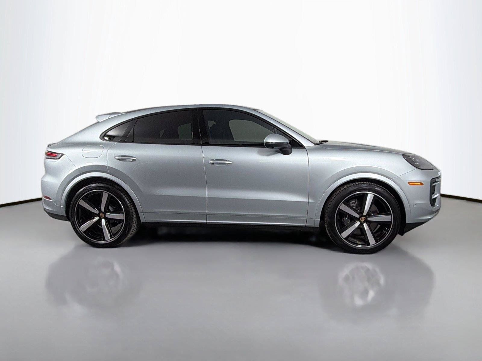 Certified 2025 Porsche Cayenne Coupe AWD/4WD image 8