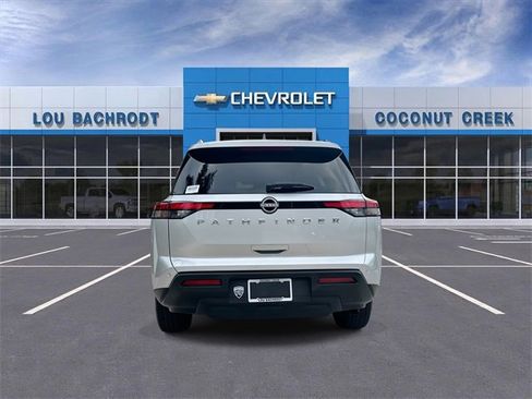 Used 2025 Nissan Pathfinder SV image 7