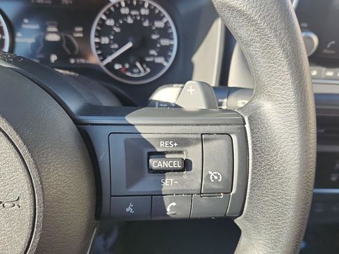 Used 2024 Nissan Rogue S AWD/4WD image 14