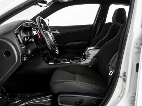 Used 2019 Dodge Charger R/T w/ Blacktop Package RWD image 3