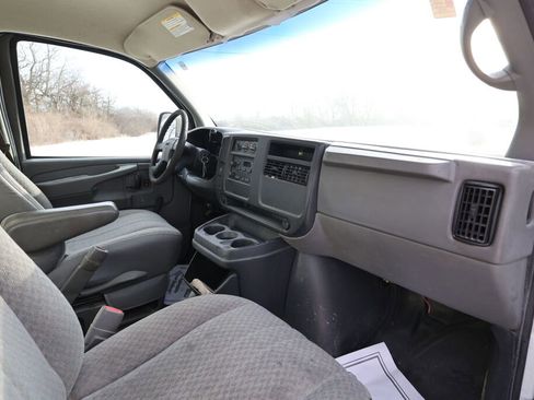 Used 2004 GMC Savana 3500 image 16