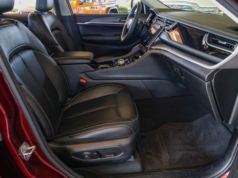 Used 2022 Jeep Grand Cherokee Limited 4xe image 38