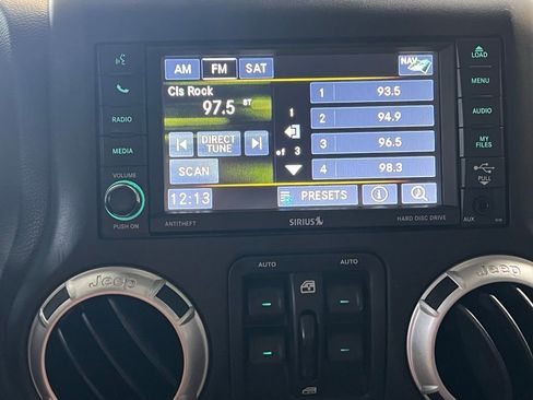 Used 2015 Jeep Wrangler Unlimited Sahara w/ Connectivity Group image 27