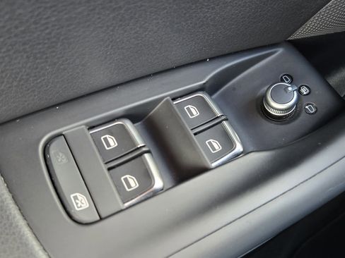 Used 2018 Audi Q3 2.0T Premium w/ Convenience Package image 32