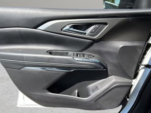 Used 2026 Chevrolet Traverse LT w/ Sun and Wheel Package FWD image 17