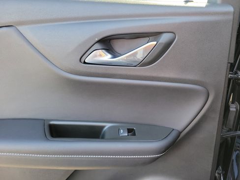 Used 2025 Chevrolet Blazer LT FWD image 12