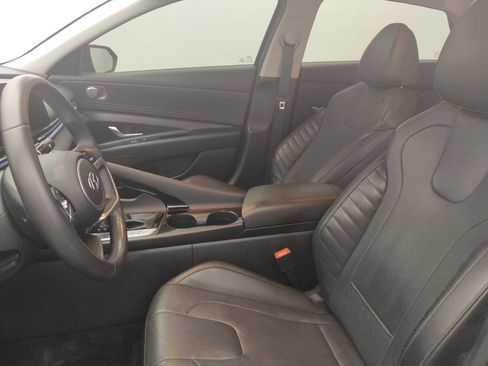 Used 2023 Hyundai Elantra Limited w/ Preferred Accessory Package FWD image 17