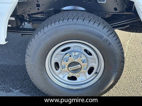 New 2026 Ford F250 XL w/ XL Chrome Package image 19